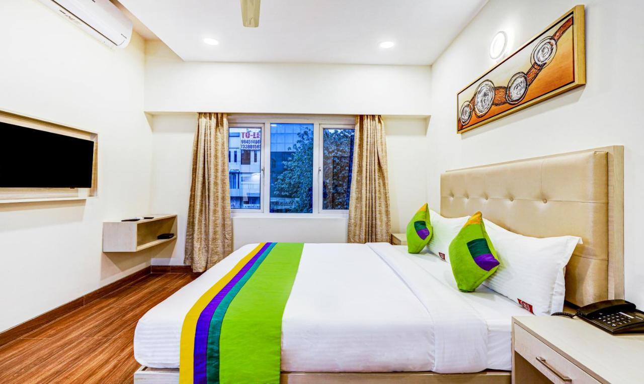 Treebo Galaxy Suites Mathikere Bangalore Eksteriør billede